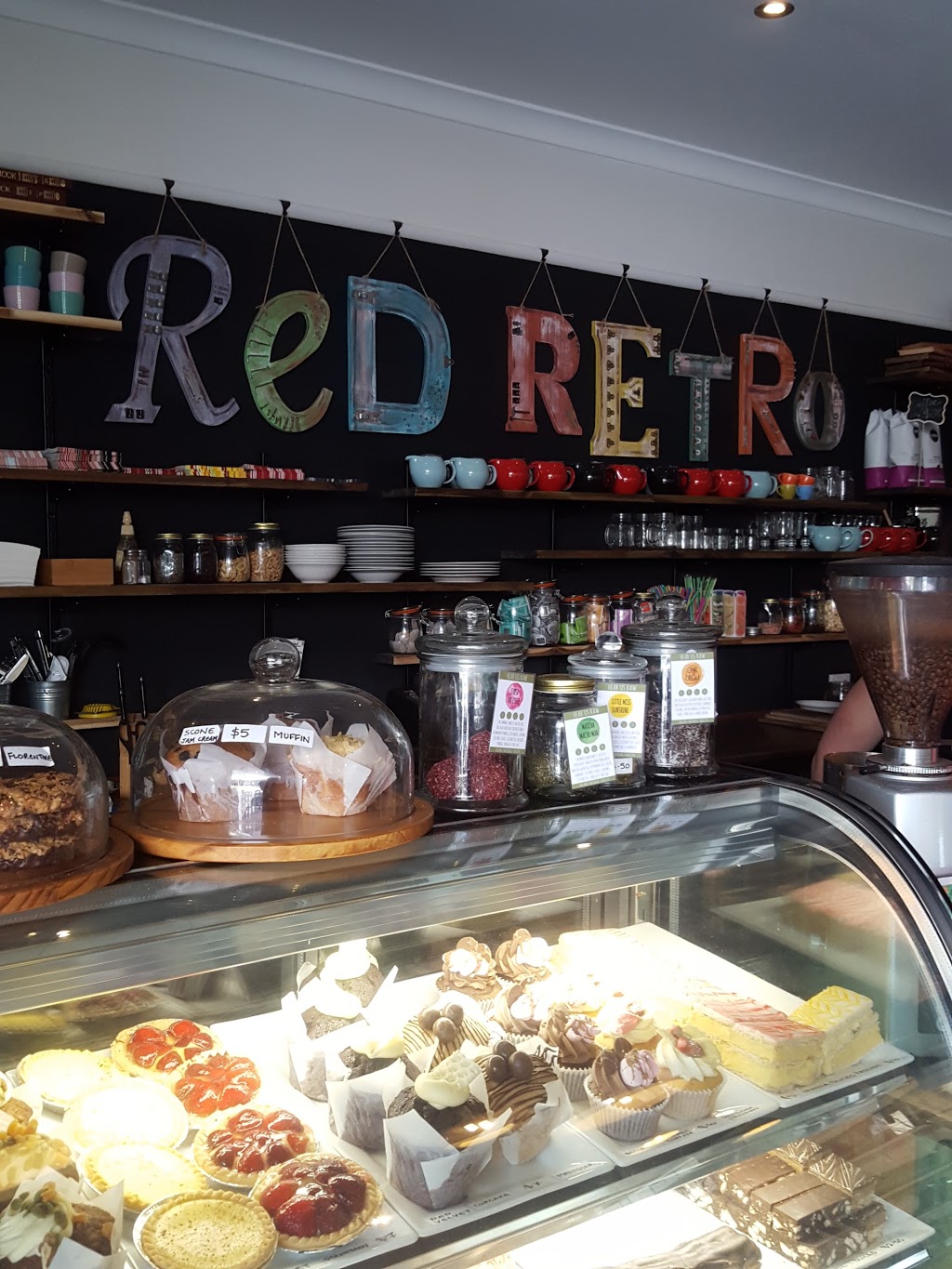 Red Retro Cafe | cafe | 1244 Marmion Ave, Currambine WA 6028, Australia | 0893042301 OR +61 8 9304 2301