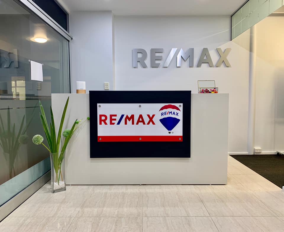RE/MAX Property Centre | real estate agency | Shop 6/110 Monaco St, Broadbeach Waters QLD 4218, Australia | 0756297735 OR +61 7 5629 7735