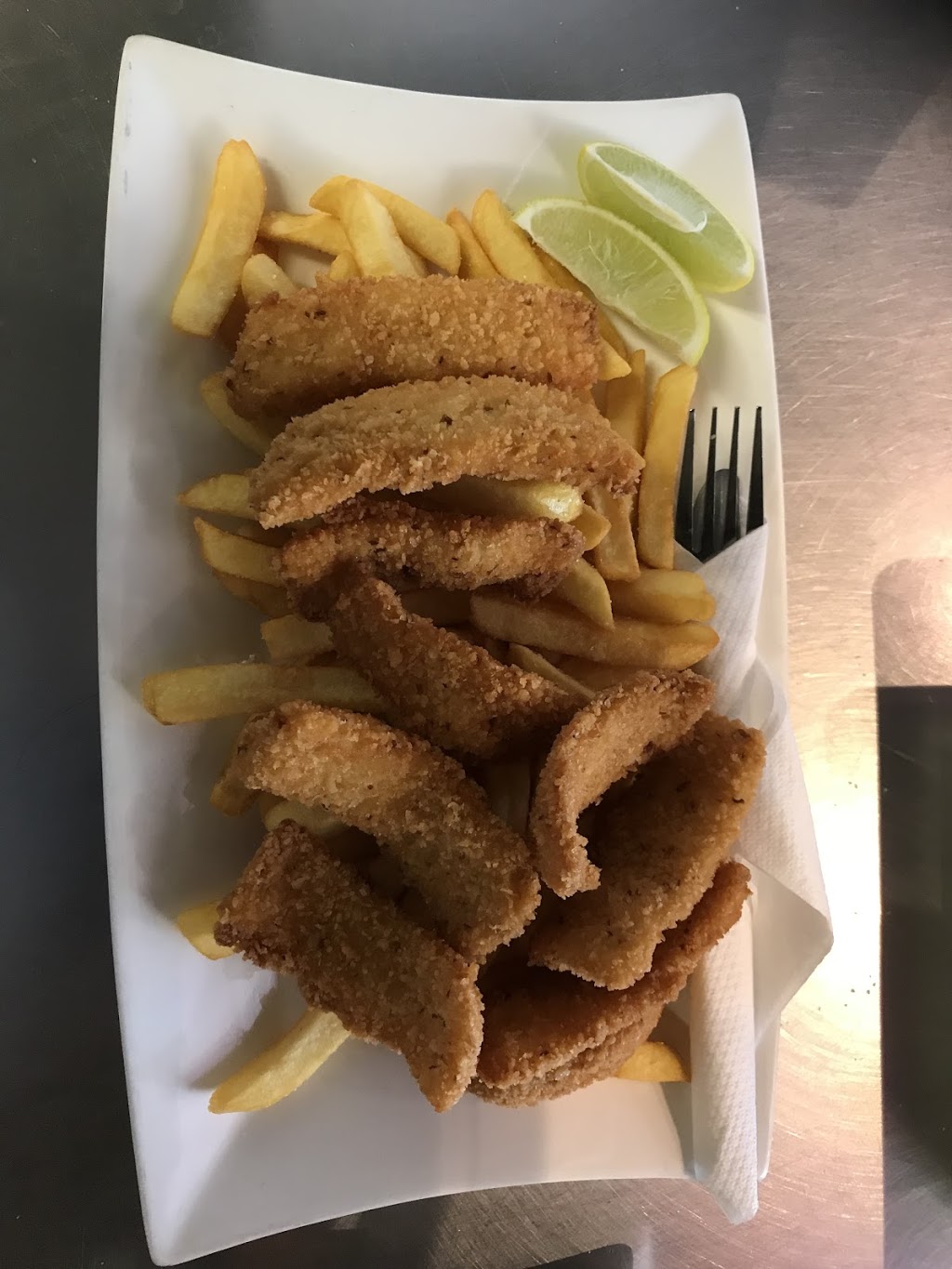 The Funky Fish Inn | meal takeaway | 1/123-125 Lae Dr, Runaway Bay QLD 4216, Australia | 0755005777 OR +61 7 5500 5777