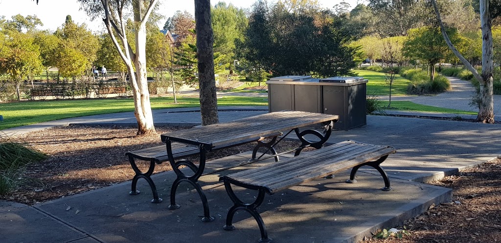 Pioneers Park | park | Peel St, Berwick VIC 3806, Australia | 0397689681 OR +61 3 9768 9681