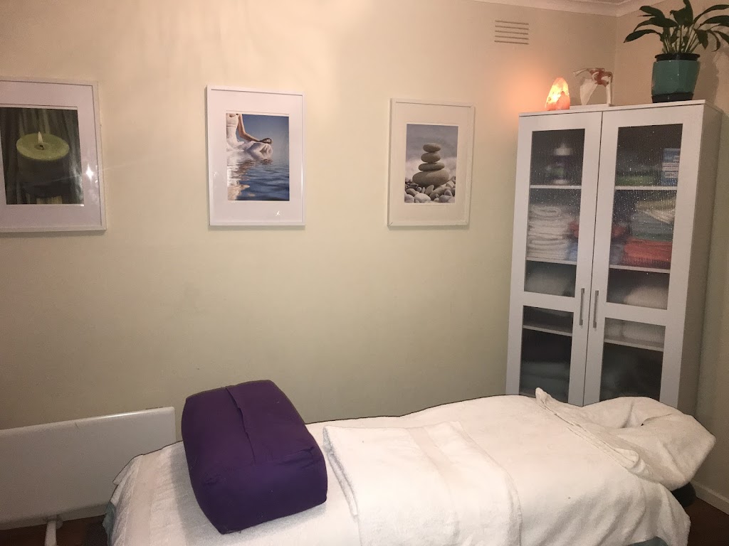 Essential Myotherapist | 28 McComas Grove, Burwood VIC 3125, Australia | Phone: 0490 433 863