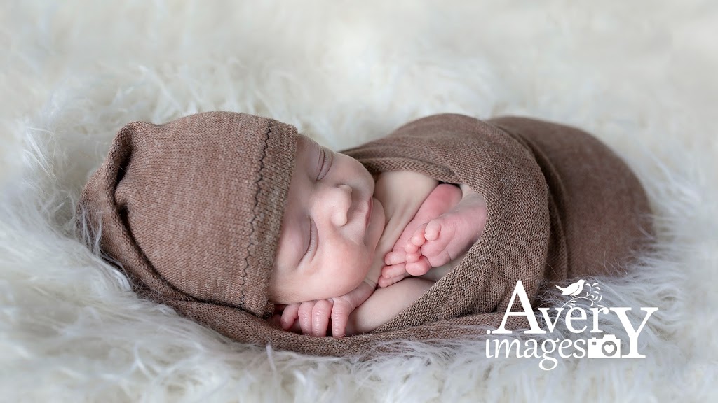 Avery Images - Newborn + Family Photographer | Lindeman Grove, Cessnock NSW 2325, Australia | Phone: 0447 981 066