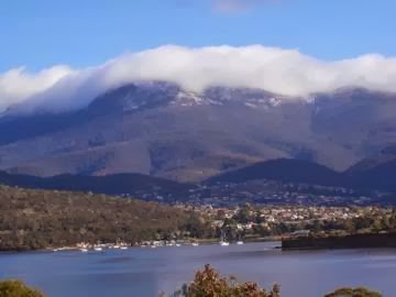 Queens Domain View Apartment | lodging | 160 Derwent Ave, Hobart TAS 7015, Australia | 0417103488 OR +61 417 103 488