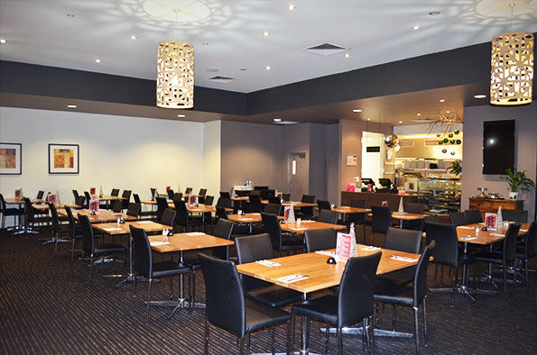 Chariots Bistro | restaurant | 28/30 Reserve Rd, Melton VIC 3337, Australia | 0397431843 OR +61 3 9743 1843