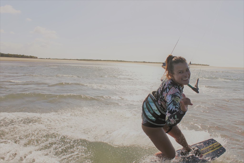 Smile Kite Surf | Queens Beach Esplanade &, Edgecumbe Ave, Bowen QLD 4805, Australia | Phone: 0458 718 809