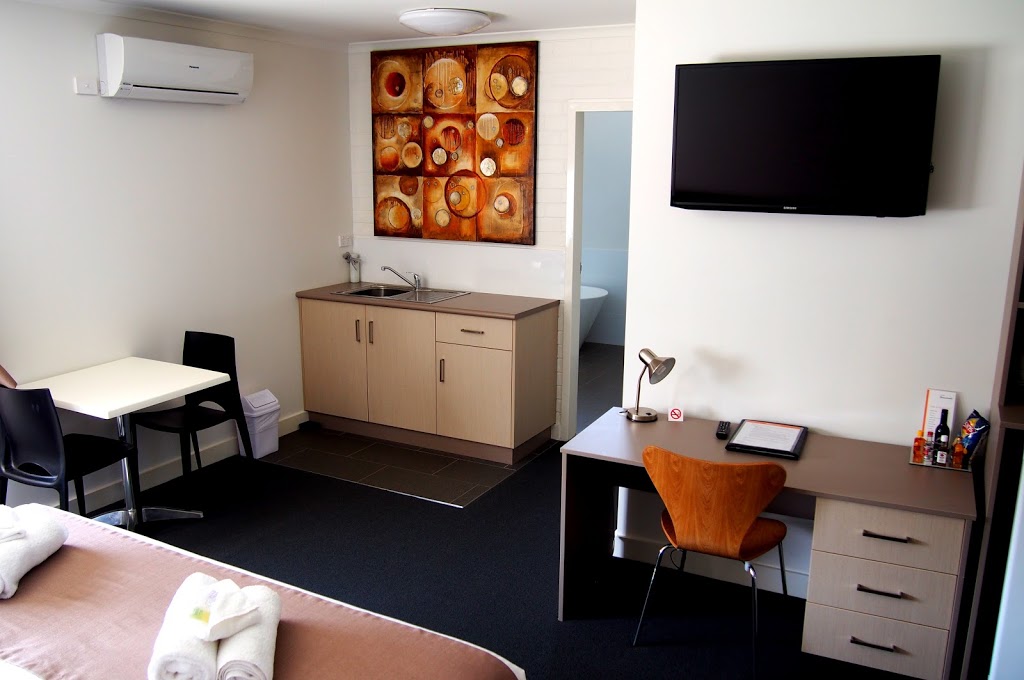 Hotel Gracelands | lodging | 7-9 Bushman St, Parkes NSW 2870, Australia | 0268623459 OR +61 2 6862 3459