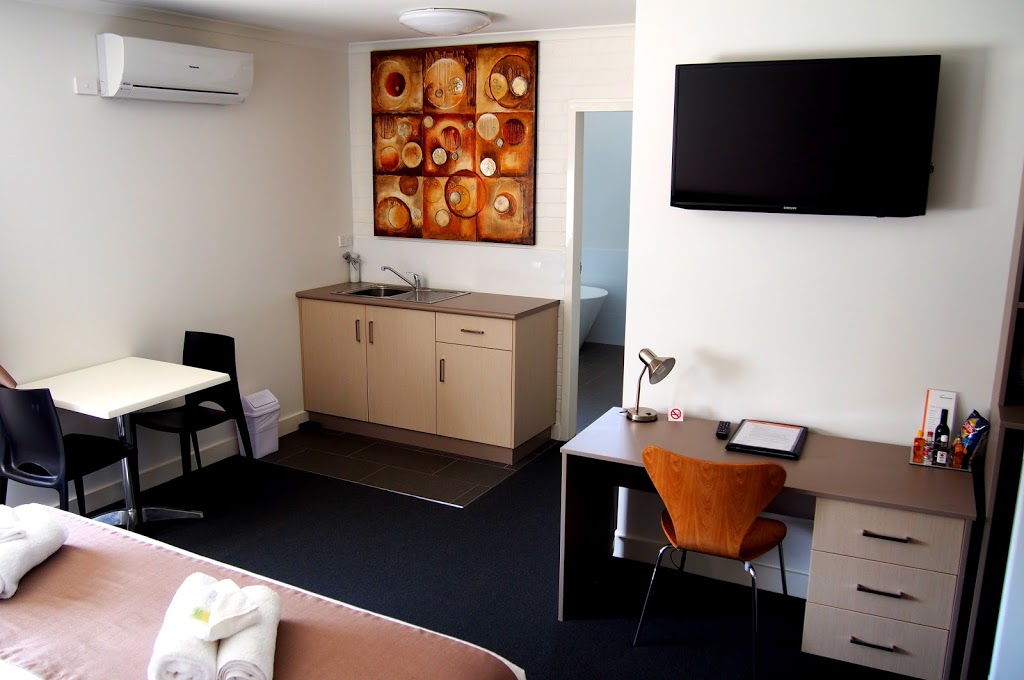 Hotel Gracelands | 7-9 Bushman St, Parkes NSW 2870, Australia | Phone: (02) 6862 3459