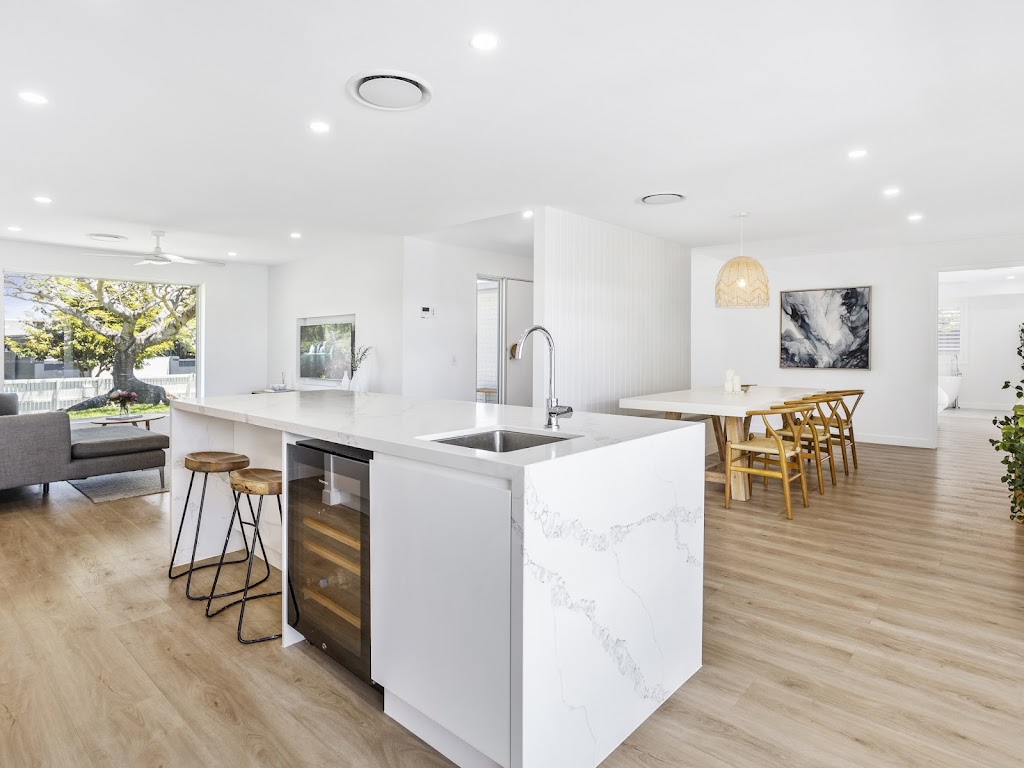 Dellwood Constructions - Gold Coast Renovations & Extensions | 171 Burleigh St, Burleigh Waters QLD 4220, Australia | Phone: 0438 355 962