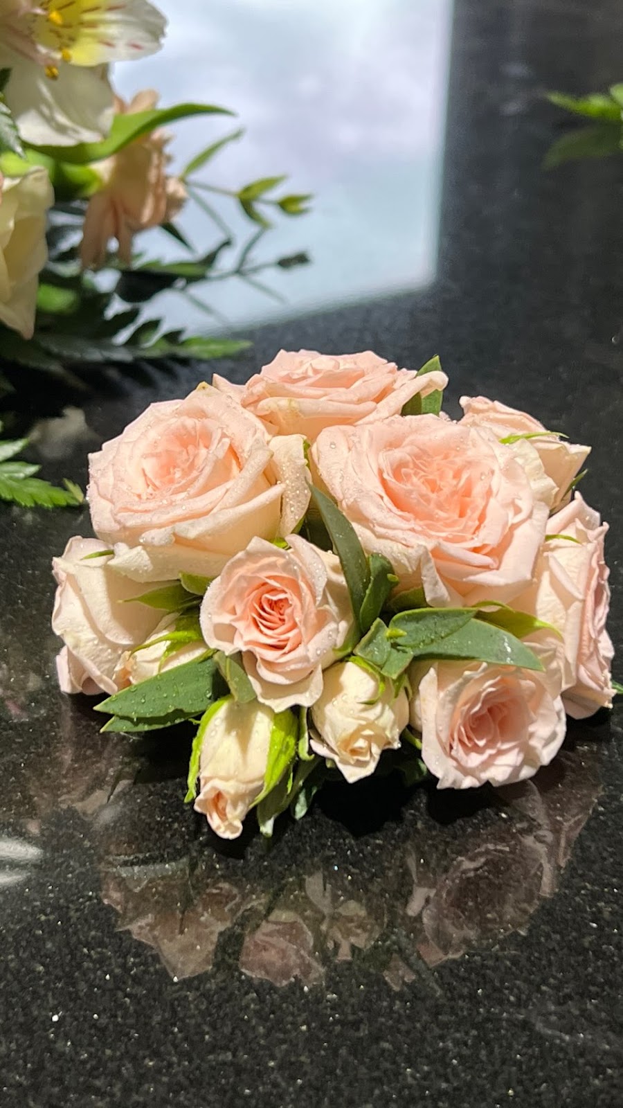 Nieve Flowers and Design | 3 Toby Ct, Dayboro QLD 4521, Australia | Phone: 0432 423 787