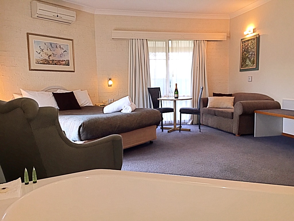 Hamiltons Queanbeyan Motel | lodging | 53 Tharwa Rd, Queanbeyan West NSW 2620, Australia | 0262971877 OR +61 2 6297 1877