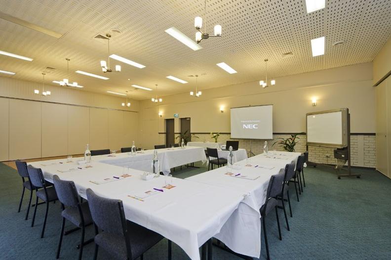 The Reserve Hotel | lodging | 25-41 Princes Hwy, Sale VIC 3850, Australia | 0351446599 OR +61 3 5144 6599