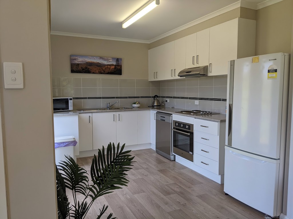 Firetail Cottage, Capertee Valley | 1527 Glen Davis Rd, Capertee NSW 2846, Australia | Phone: 0499 995 222