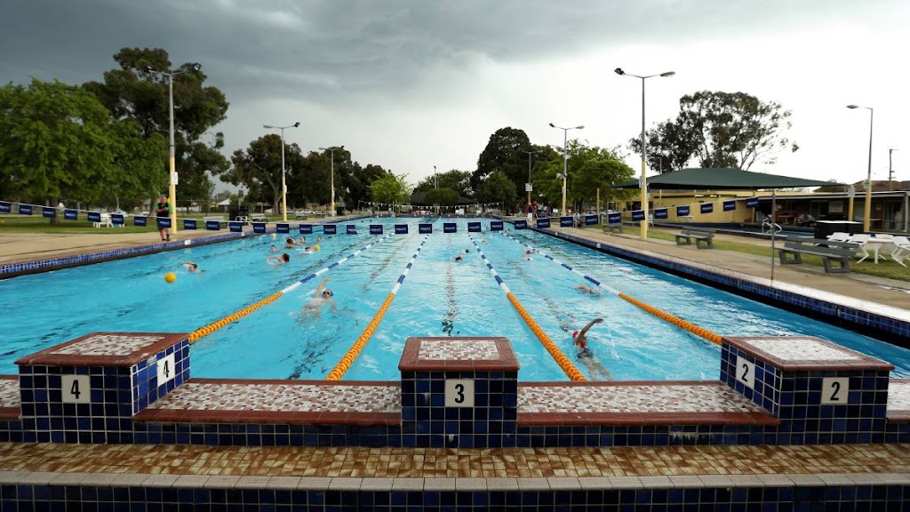 Lavington Swim Centre | Moore St, Lavington NSW 2641, Australia | Phone: (02) 6025 1034