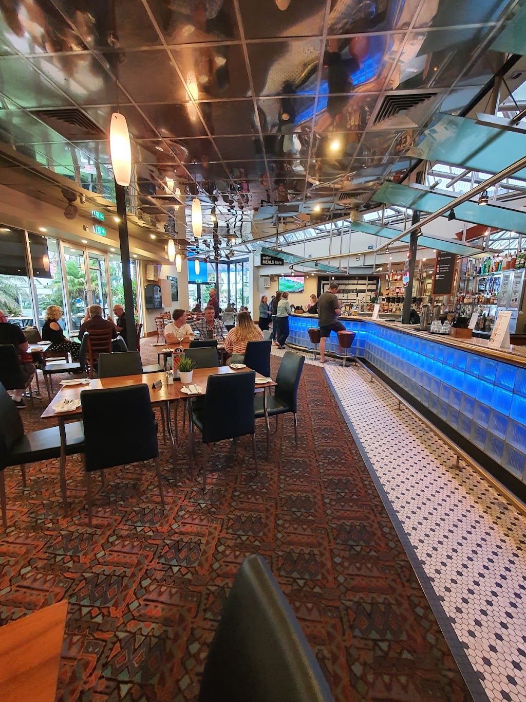 Topaz Bar & Restaurant Findon Hotel | 261 Grange Rd, Findon SA 5023, Australia | Phone: (08) 8445 7909