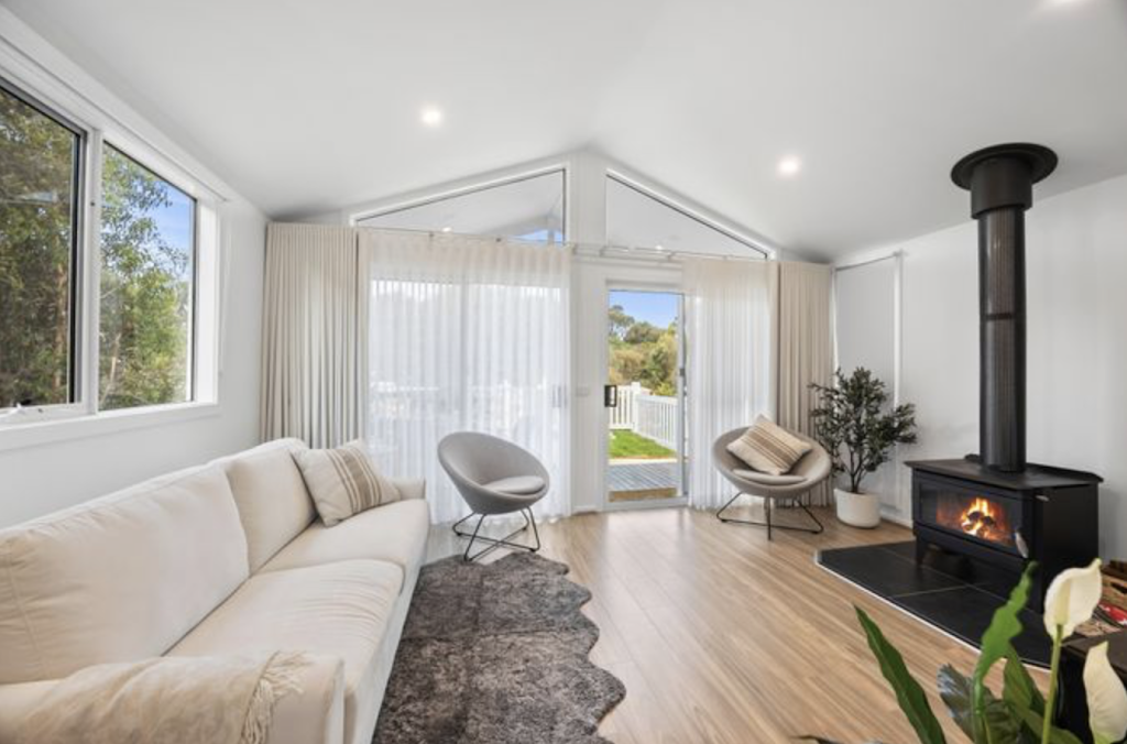 AquaLuna Beach House | 2A Philip St, Aireys Inlet VIC 3231, Australia | Phone: (03) 5289 4233