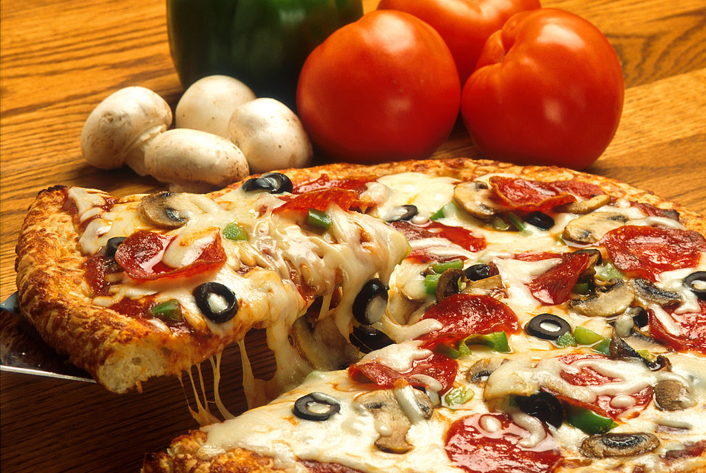Ezzys Pizza | meal takeaway | 72 Bruce Hwy, Mirriwinni QLD 4871, Australia | 0412038174 OR +61 412 038 174
