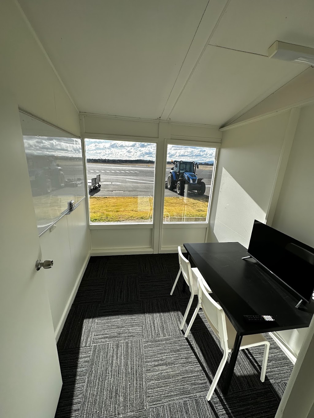 White Star Aviation Armidale | 11 Peter Monley Drive, Armidale NSW 2350, Australia | Phone: 1300 435 997