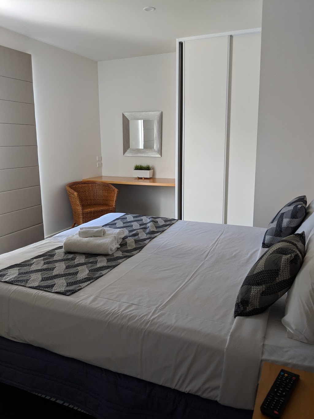 Shells Apartments | 85-99 Ocean Beach Rd, Sorrento VIC 3943, Australia | Phone: (03) 5984 0454