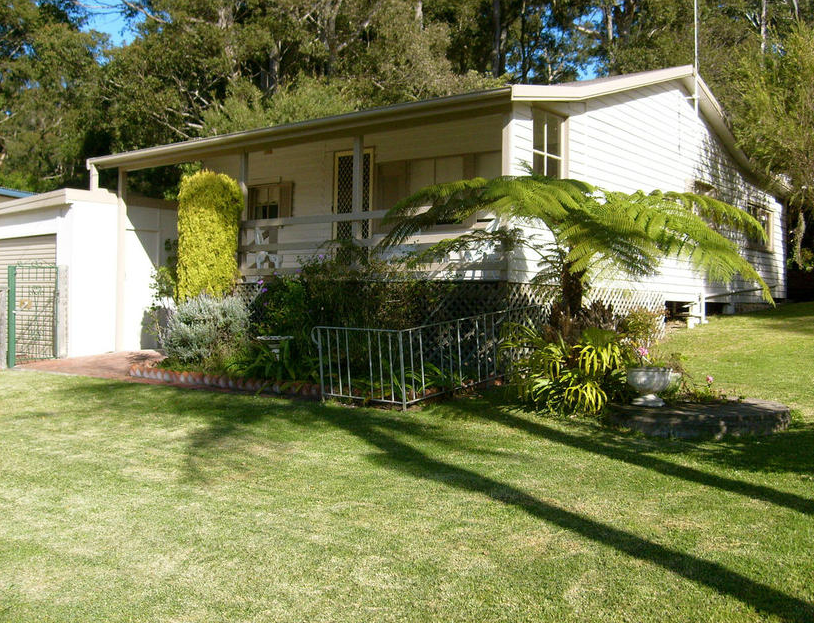 Amity Cottage | 97 Banyandah St, South Durras NSW 2536, Australia | Phone: (02) 4478 6067
