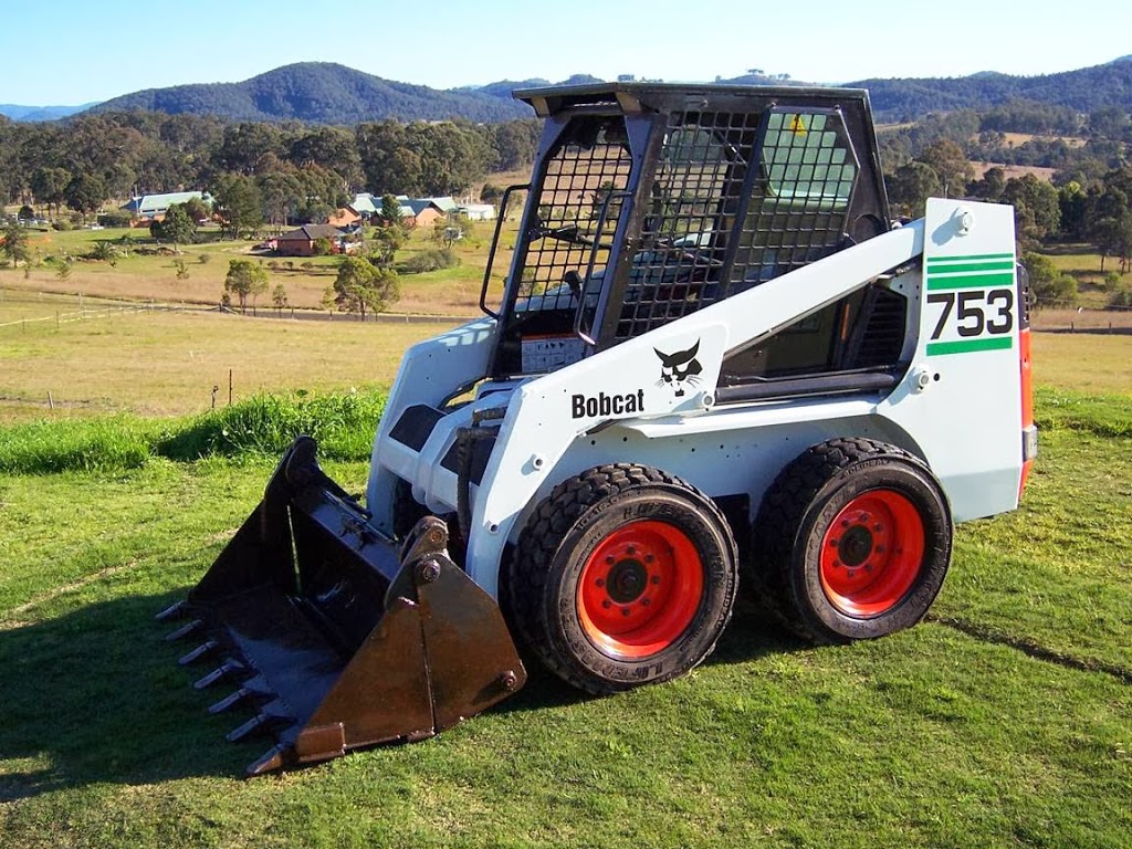 Chequered Bobcat & Tipper Hire | 15 Skyline Dr, Wingham NSW 2429, Australia | Phone: 0418 655 874