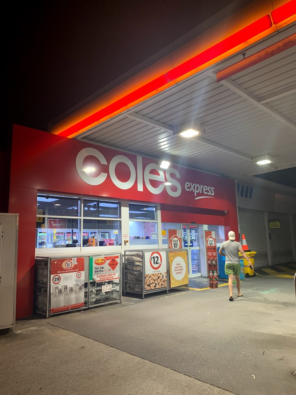 Coles Express | gas station | 29 Gailey Rd, Taringa QLD 4068, Australia | 1800656055 OR +61 1800 656 055