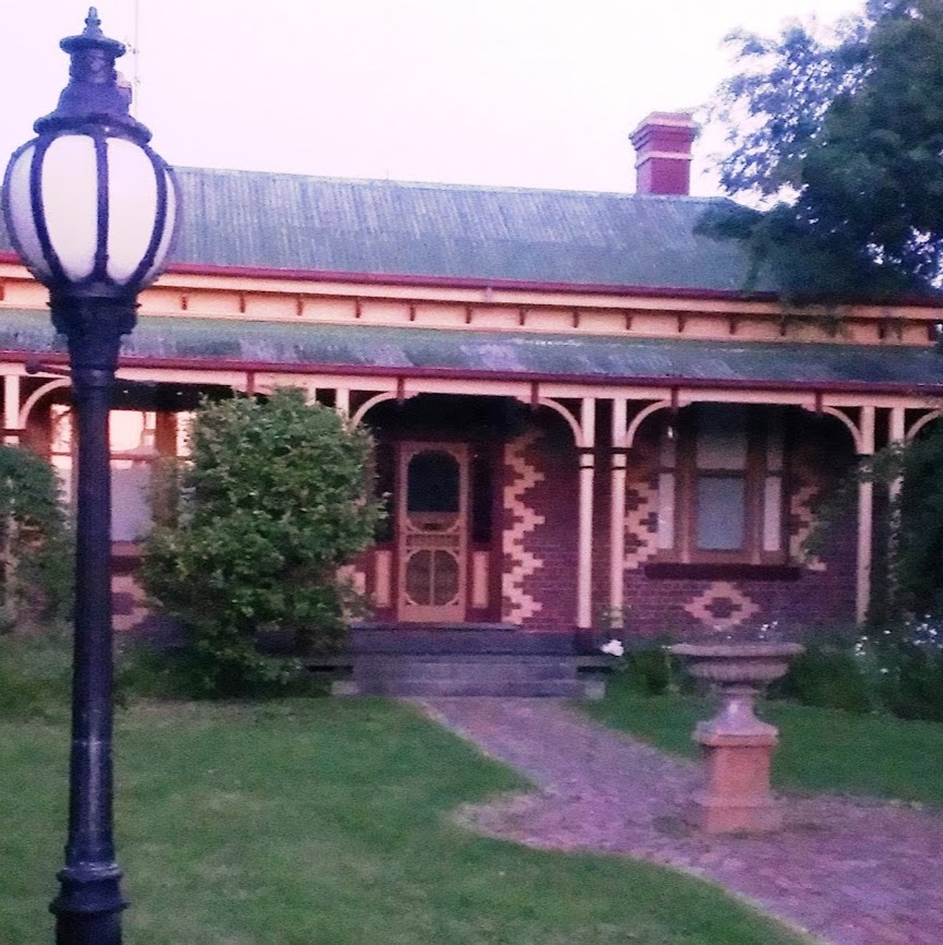 Tara House Bed and Breakfast | lodging | 37 Day St, Bairnsdale VIC 3875, Australia | 0407348478 OR +61 407 348 478