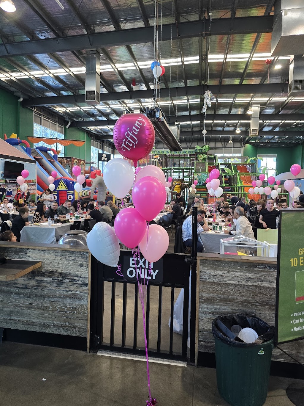 Bursting Balloons | 38 Statesman Dr, Kurunjang VIC 3337, Australia | Phone: 0411 832 772