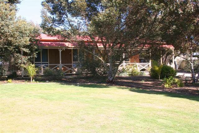 Moonta Bay Seaside Retreat | real estate agency | 41 Moontana Ave, Moonta Bay SA 5558, Australia | 0411276223 OR +61 411 276 223