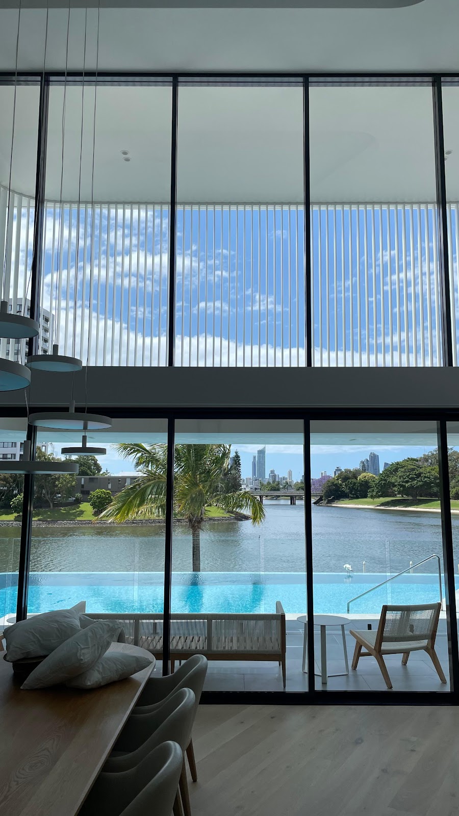 Shiny Window Cleaning | 18 Lanham St, Coolangatta QLD 4225, Australia | Phone: 0426 808 795