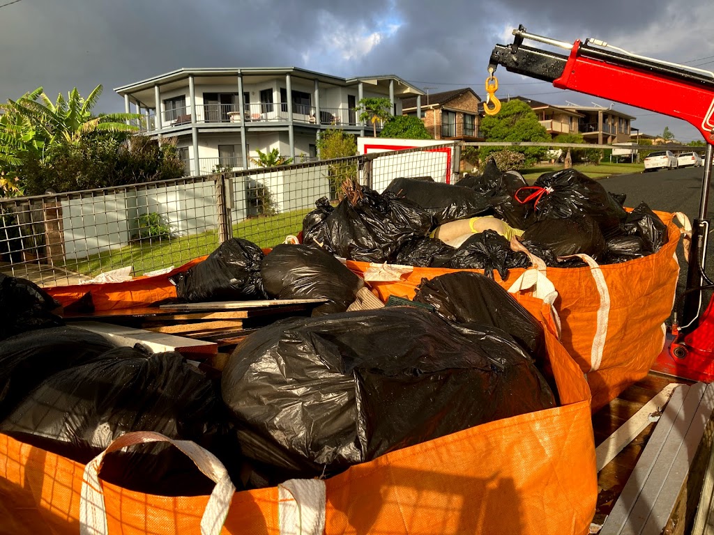 red-rocket-rubbish-removal-39-flynn-st-port-macquarie-nsw-2444