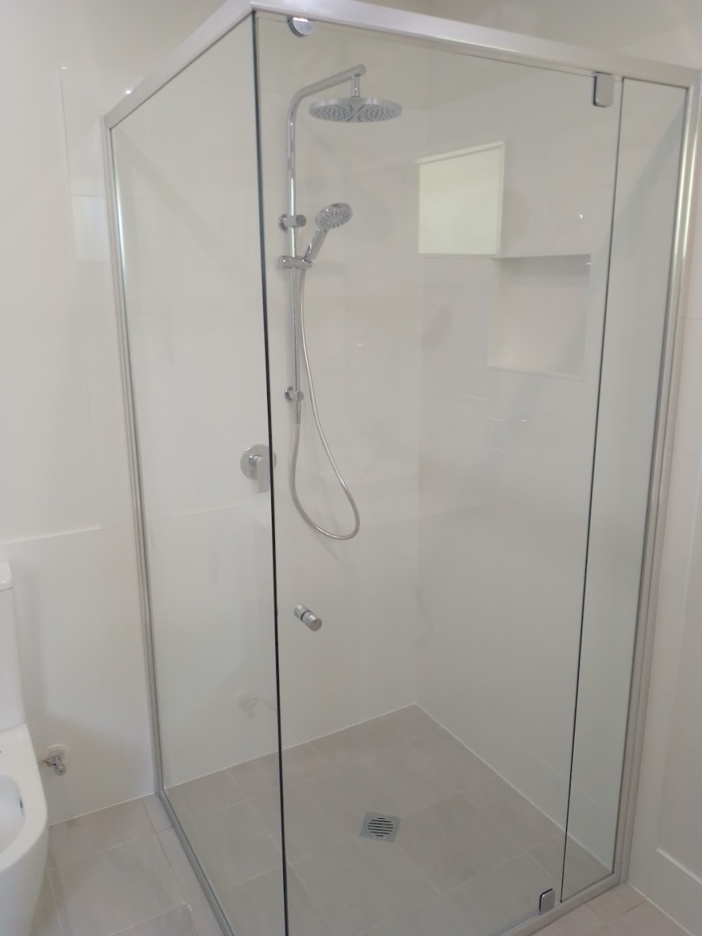 Macksville glass | 10 Melaleuca Pl, Scotts Head NSW 2447, Australia | Phone: 0404 466 486