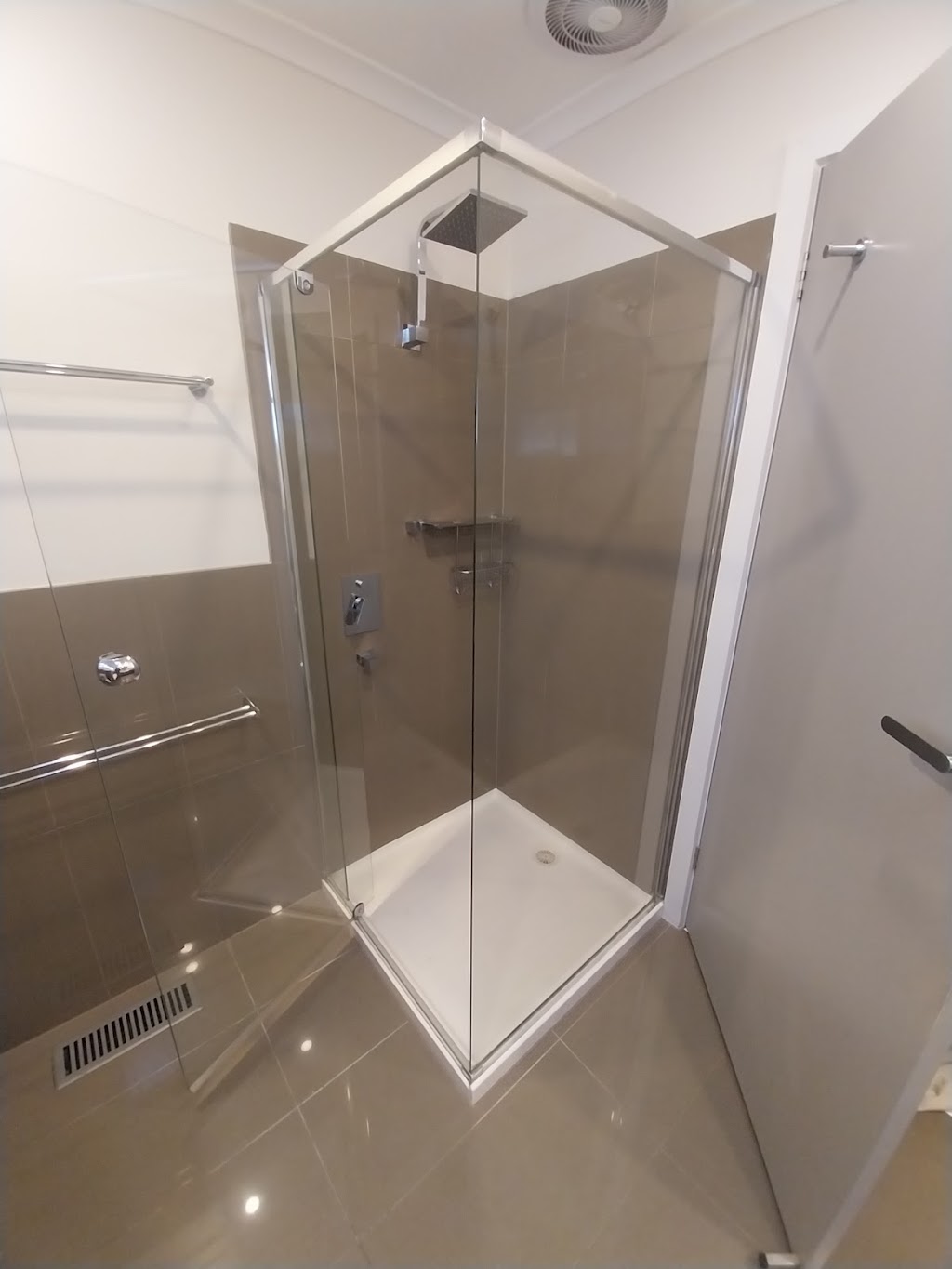SAS Tiling | 300 Warburton Hwy, Wandin North VIC 3139, Australia | Phone: 0402 675 553