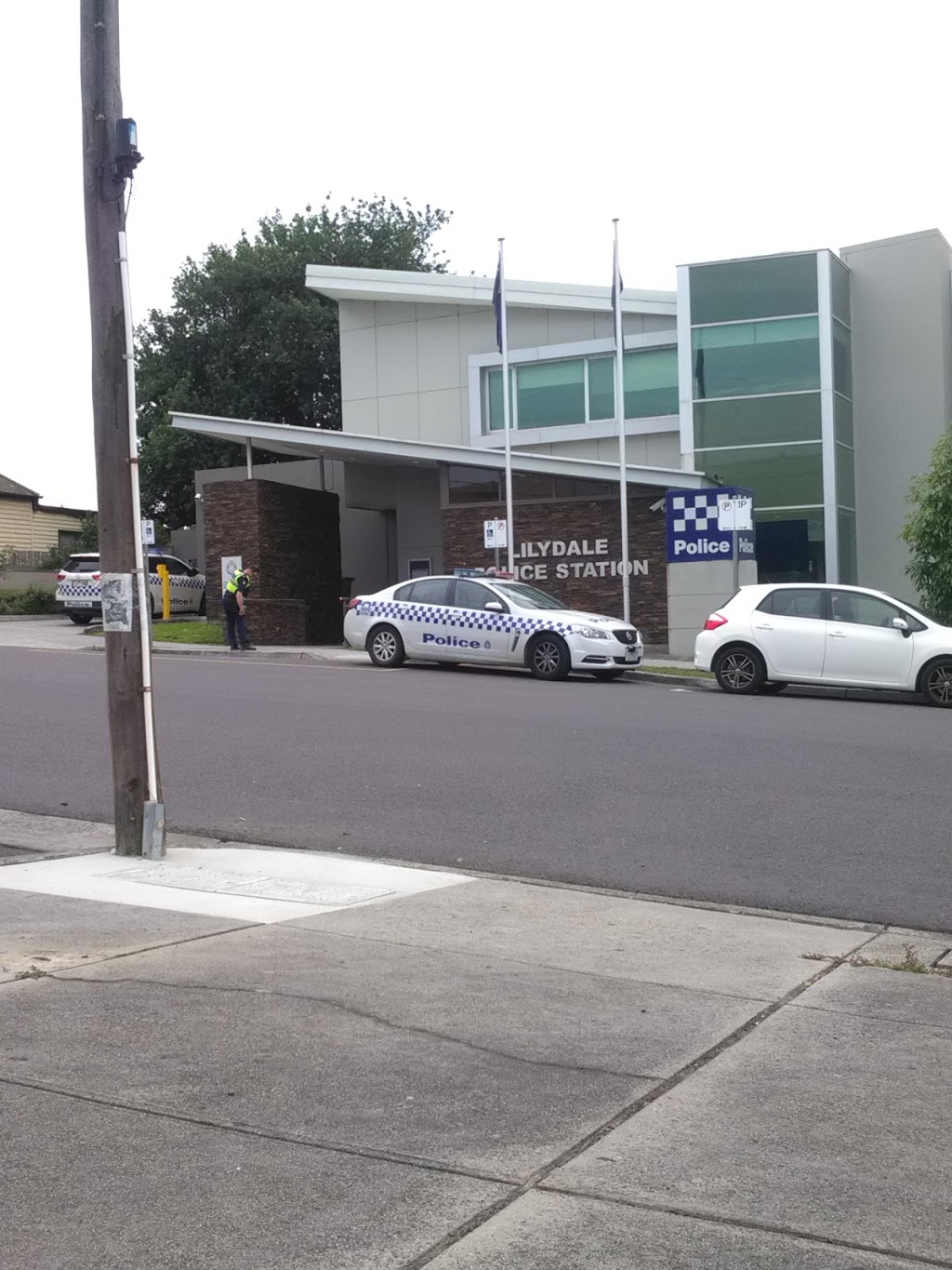 Lilydale Police Station | police | 6/10 Albert Hill Rd, Lilydale VIC 3140, Australia | 0397392300 OR +61 3 9739 2300