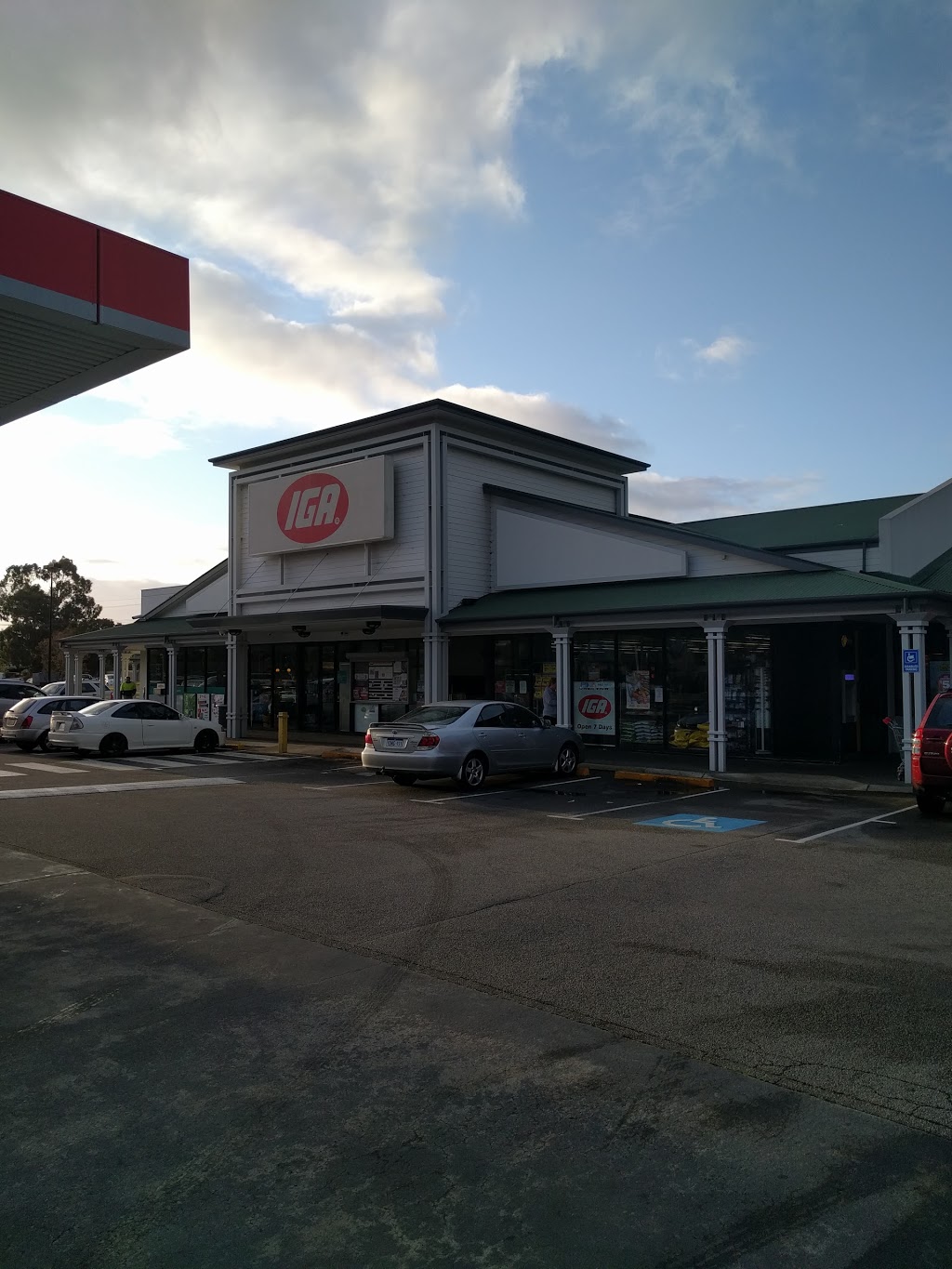 IGA | supermarket | 309 Morrison Rd, Swan View WA 6056, Australia | 0892942036 OR +61 8 9294 2036