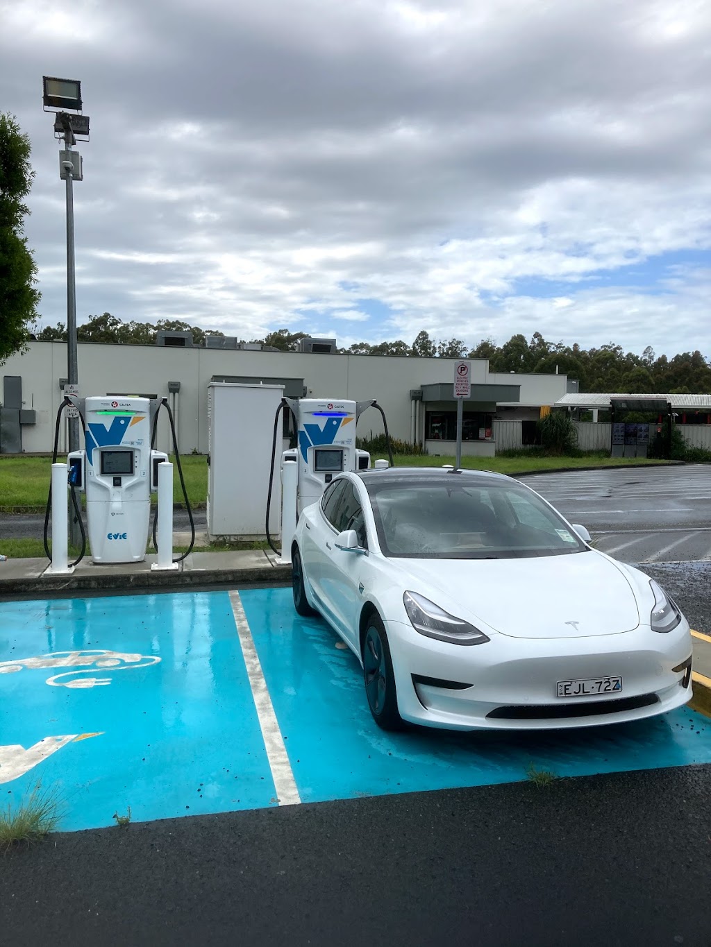 Evie Charging Station | Manning River Dr, Taree NSW 2430, Australia | Phone: 1300 463 843