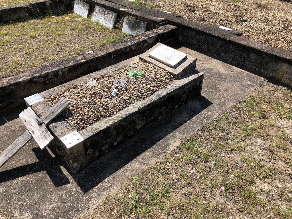 Raymond Terrace Cemetery | cemetery | Elizabeth Ave, Raymond Terrace NSW 2324, Australia | 0249800255 OR +61 2 4980 0255