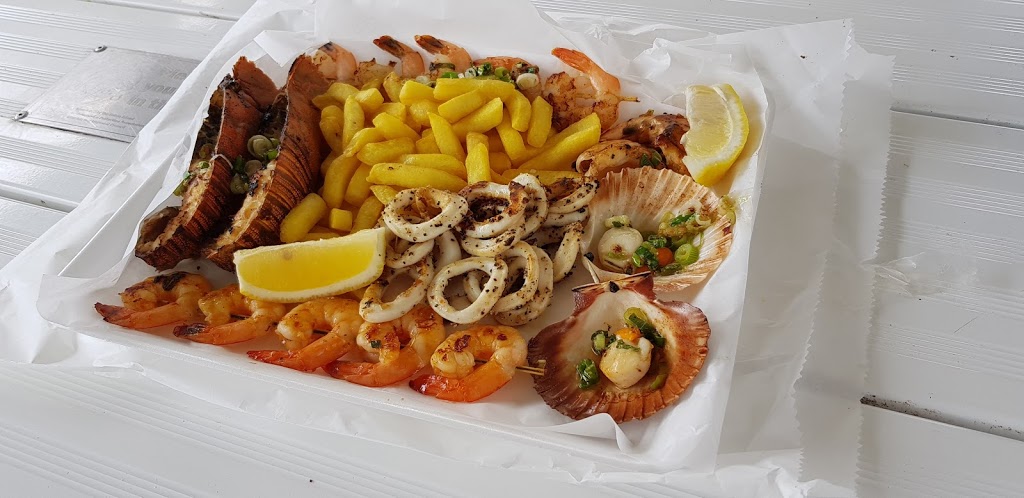 Saviges Seafood | restaurant | 3/12 First Ave, Bongaree QLD 4507, Australia | 0734100084 OR +61 7 3410 0084