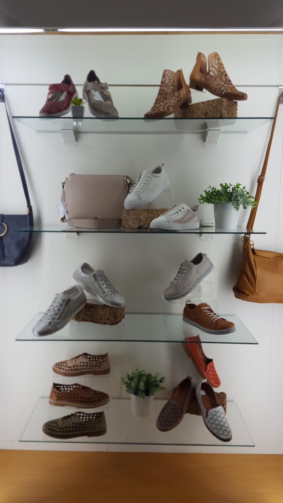 Manning Shoes | shoe store | 189 Victoria St, Taree NSW 2430, Australia | 0265521177 OR +61 2 6552 1177