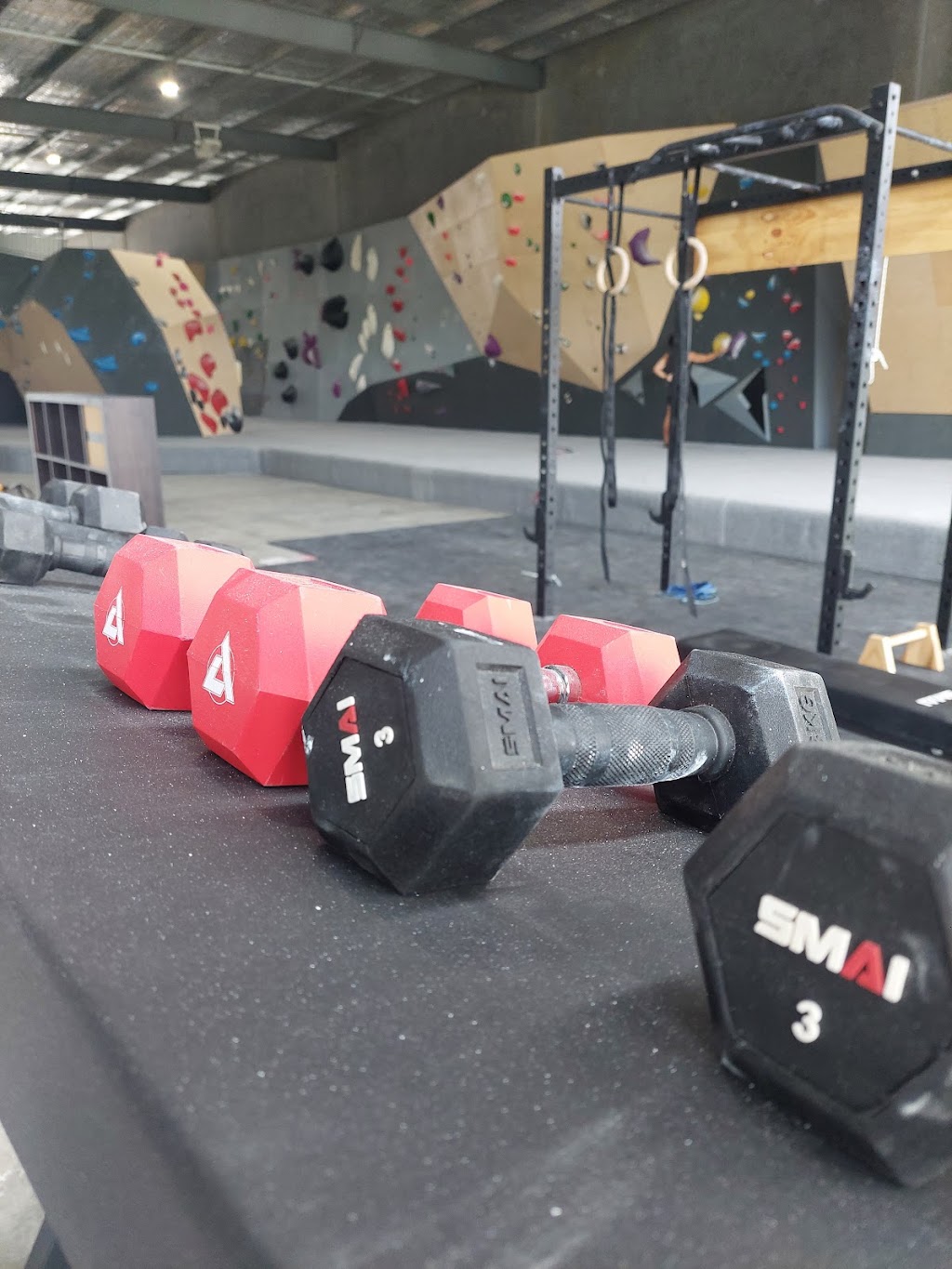 Dynomite Indoor Bouldering Gym Albion Park Rail | 114 Princes Hwy, Albion Park Rail NSW 2527, Australia | Phone: 0422 536 801