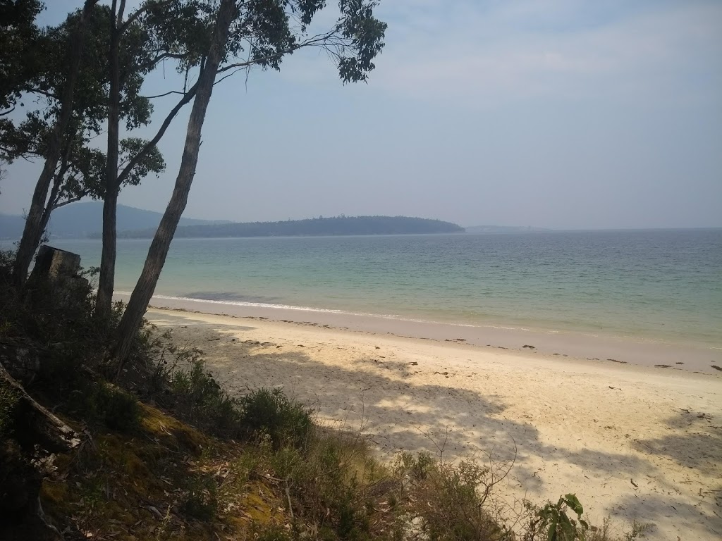 Mickeys Beach | park | Un-Named Rd, Eggs and Bacon Bay TAS 7112, Australia