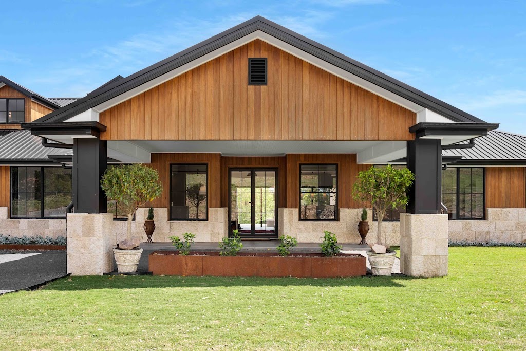 Burrugin Lodge | Cedar View Rd, Beaumont NSW 2577, Australia | Phone: (02) 4415 9539