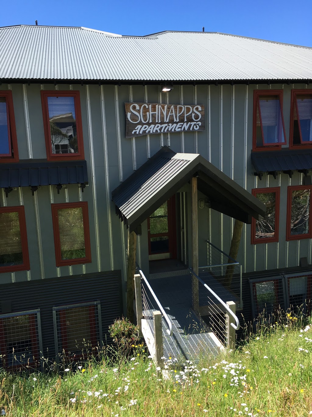 Schnapps | lodging | Great Alpine Rd, Hotham Heights VIC 3741, Australia | 1800468426 OR +61 1800 468 426