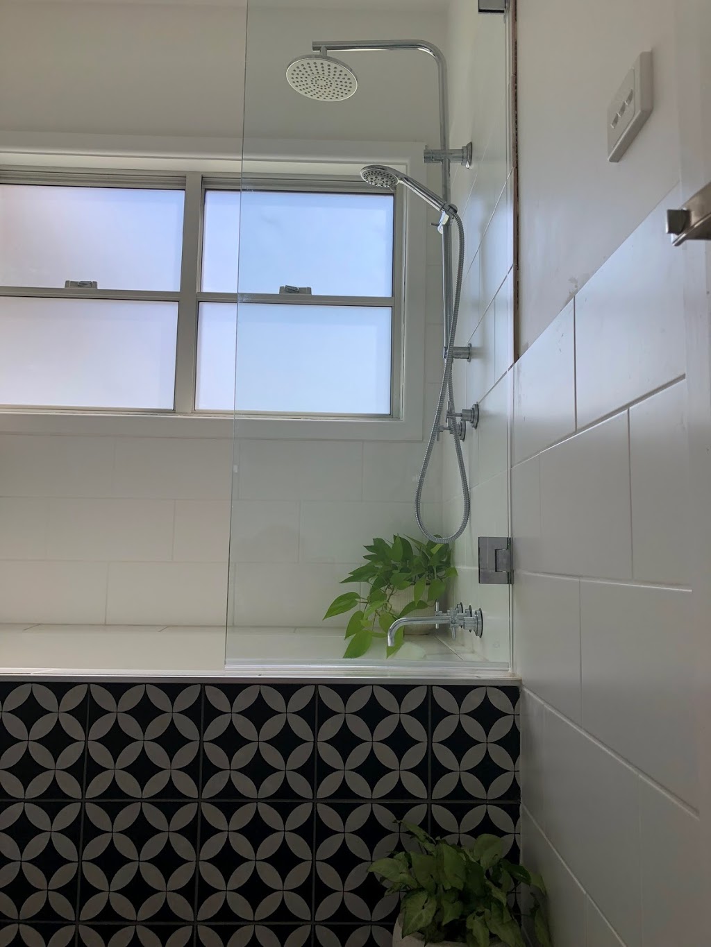 Lake Macquarie Frameless Showers | home goods store | 28 Auklet Rd, Mount Hutton NSW 2290, Australia | 0405205250 OR +61 405 205 250