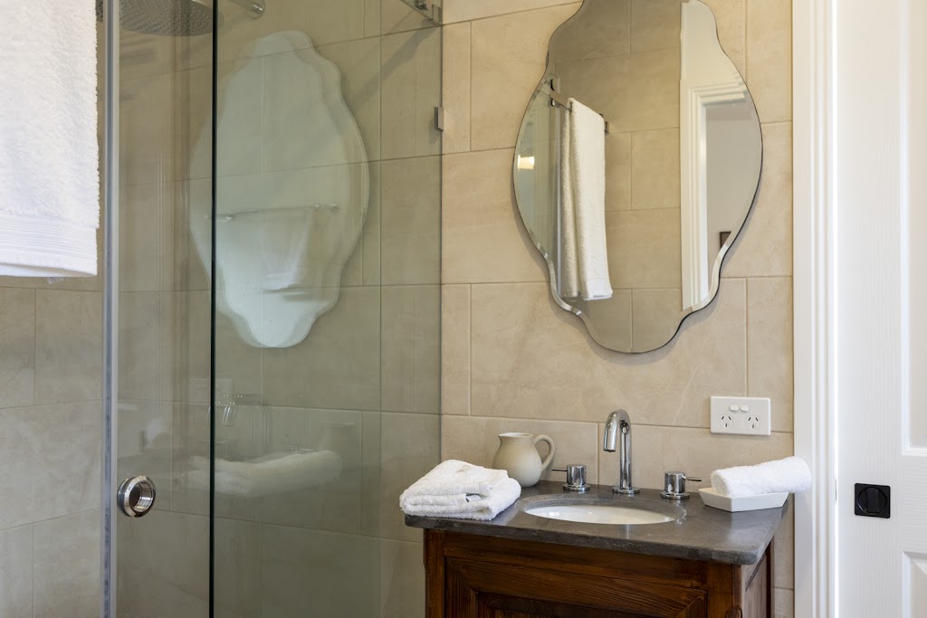 The Beekeepers Cottage | 124 Malakoff Rd, Beechworth VIC 3747, Australia | Phone: (02) 6033 2322