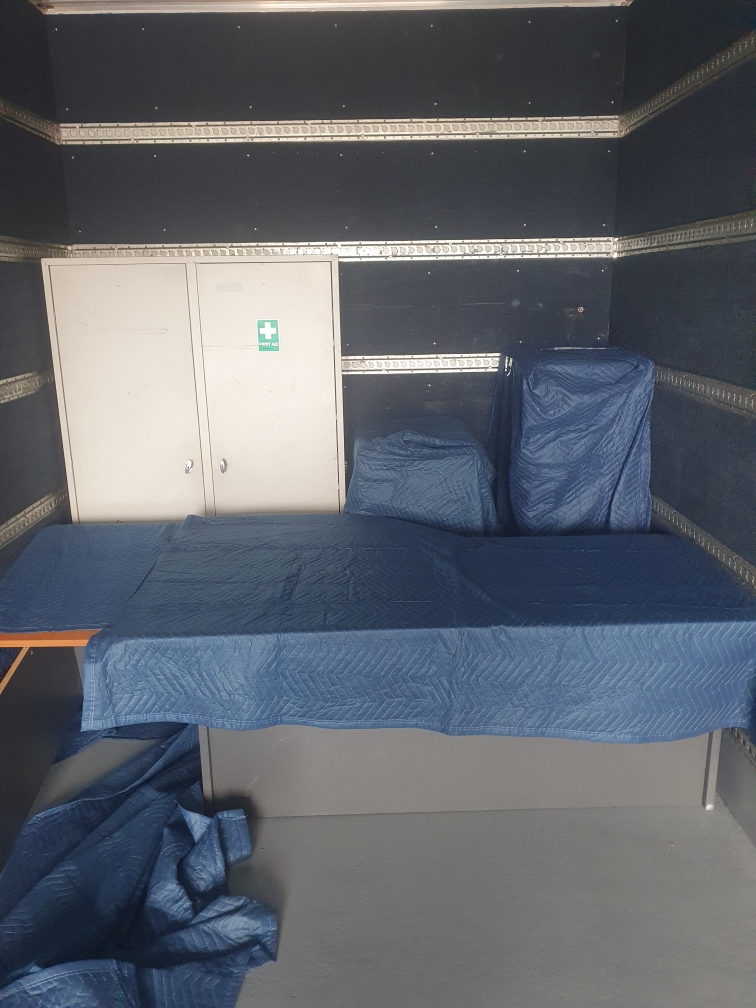 Ynot Movers | Shed 100/2 Magpie St, McDougalls Hill NSW 2330, Australia | Phone: 0422 673 176