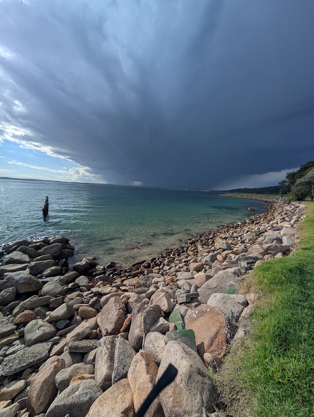 Port Stephens Beachside Garden Villa Rental- Maestral II | 27 Richardson Ave, Boat Harbour NSW 2136, Australia | Phone: (02) 4981 1577