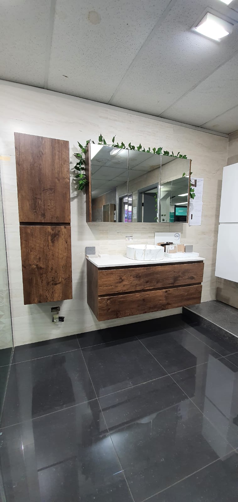 ICONIC TILES | 120-122 Warren Rd, Smithfield NSW 2164, Australia | Phone: (02) 9892 1720