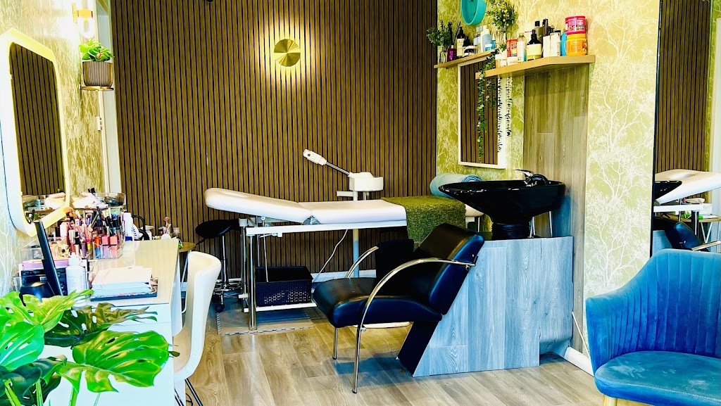 Lavish Beauty Lounge | 7 Apple Orchard St, Bardia NSW 2565, Australia | Phone: 0425 908 111