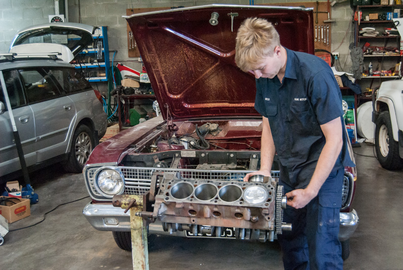 Hume Motors | car repair | 400 Wagga Rd, Lavington NSW 2641, Australia | 0260255253 OR +61 2 6025 5253