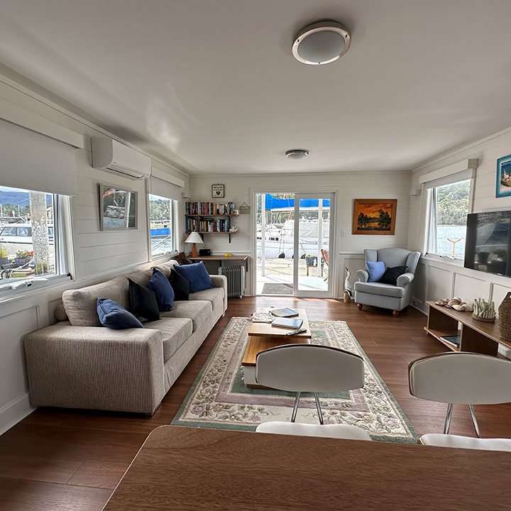 Hobart Scenic House Boat Accommodation | 61 Ferry Rd, Kettering TAS 7155, Australia | Phone: 0412 849 935
